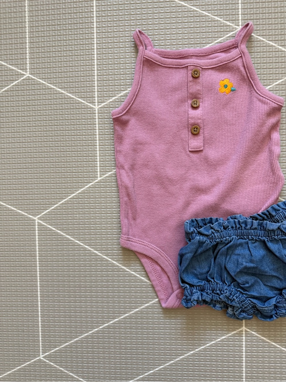 Old Navy|Baby Girl mauve Ribbed Tank Bodysuit,Floral embroidery & denim shorts•